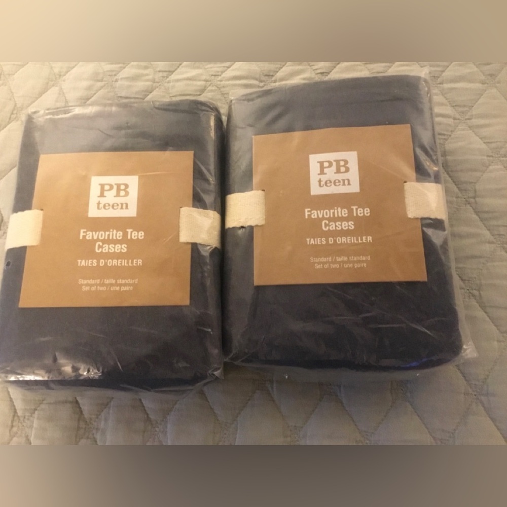 New TWO SETS of TWO Pottery Barn Teen Fav Tee Standard Pillowcases - Navy